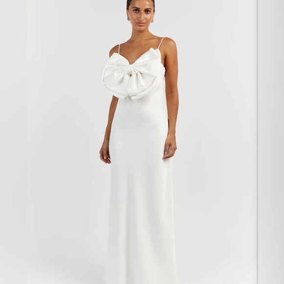 DISH Dresses & Skirts - DISH AISLE WHITE FRONT BOW MIDI DRESS - 4